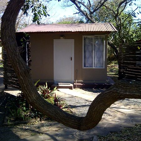 Isinkwe Backpackers Bushcamp Hotel Hluhluwe Exterior photo