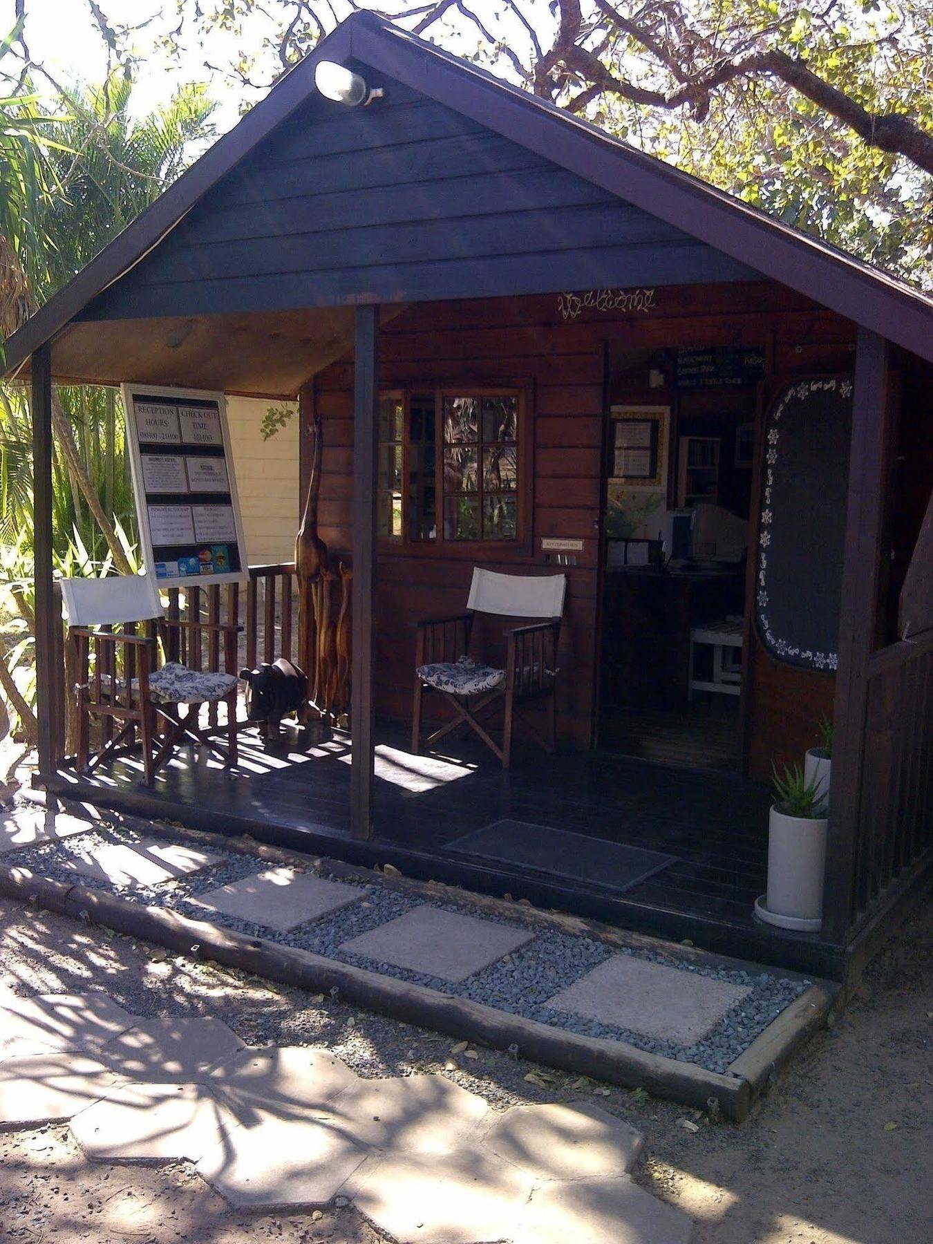 Isinkwe Backpackers Bushcamp Hotel Hluhluwe Exterior photo