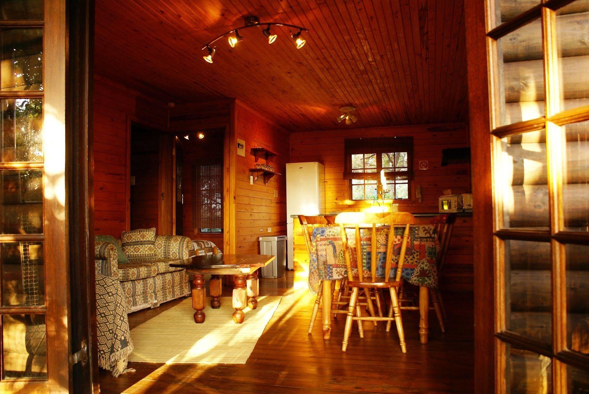 Isinkwe Backpackers Bushcamp Hotel Hluhluwe Exterior photo