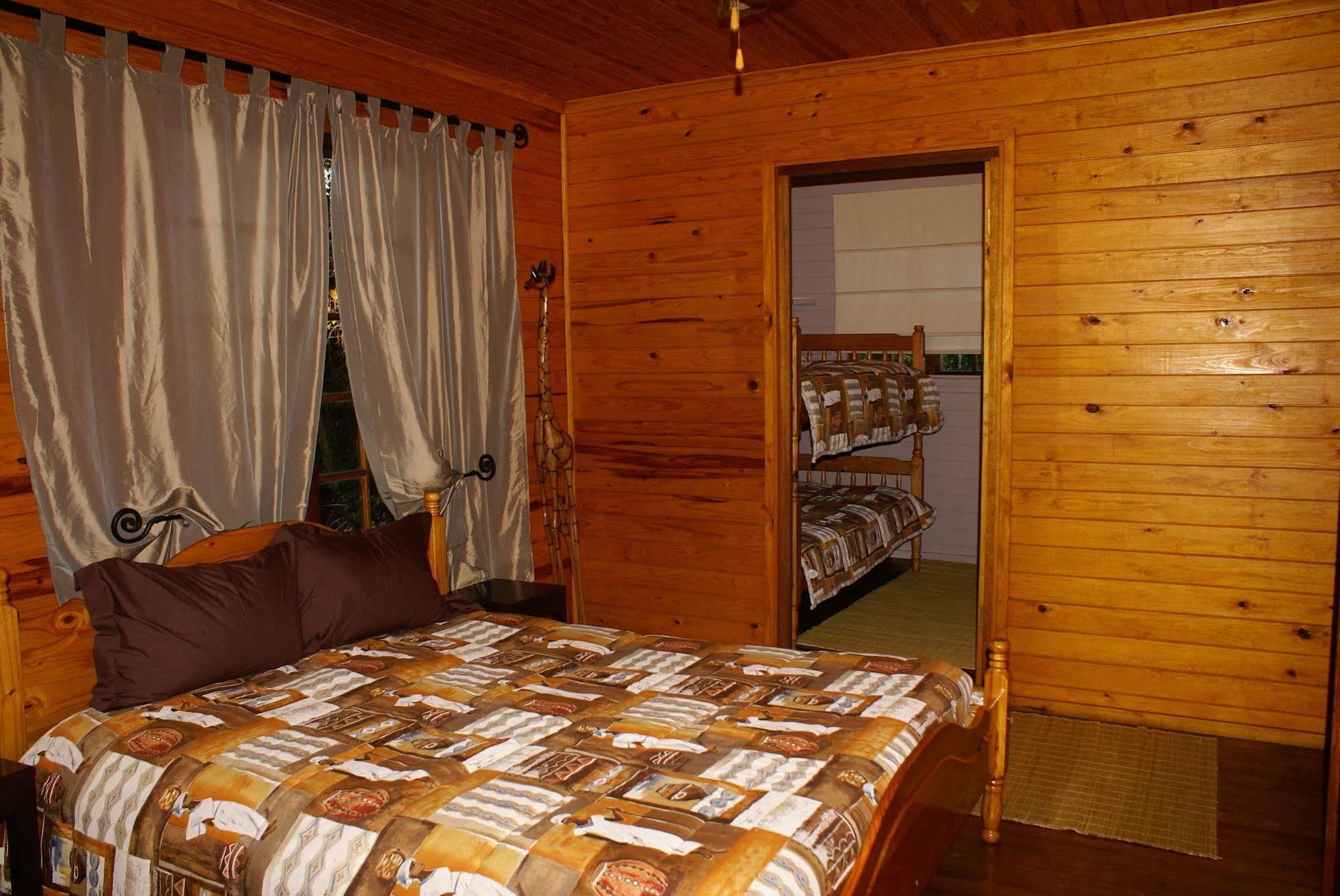Isinkwe Backpackers Bushcamp Hotel Hluhluwe Exterior photo