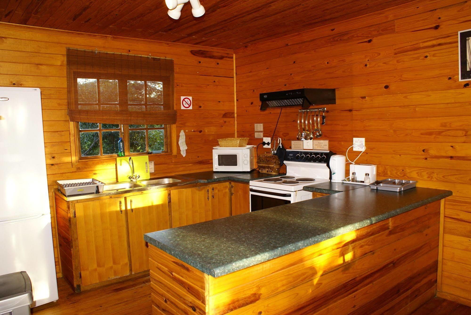 Isinkwe Backpackers Bushcamp Hotel Hluhluwe Exterior photo