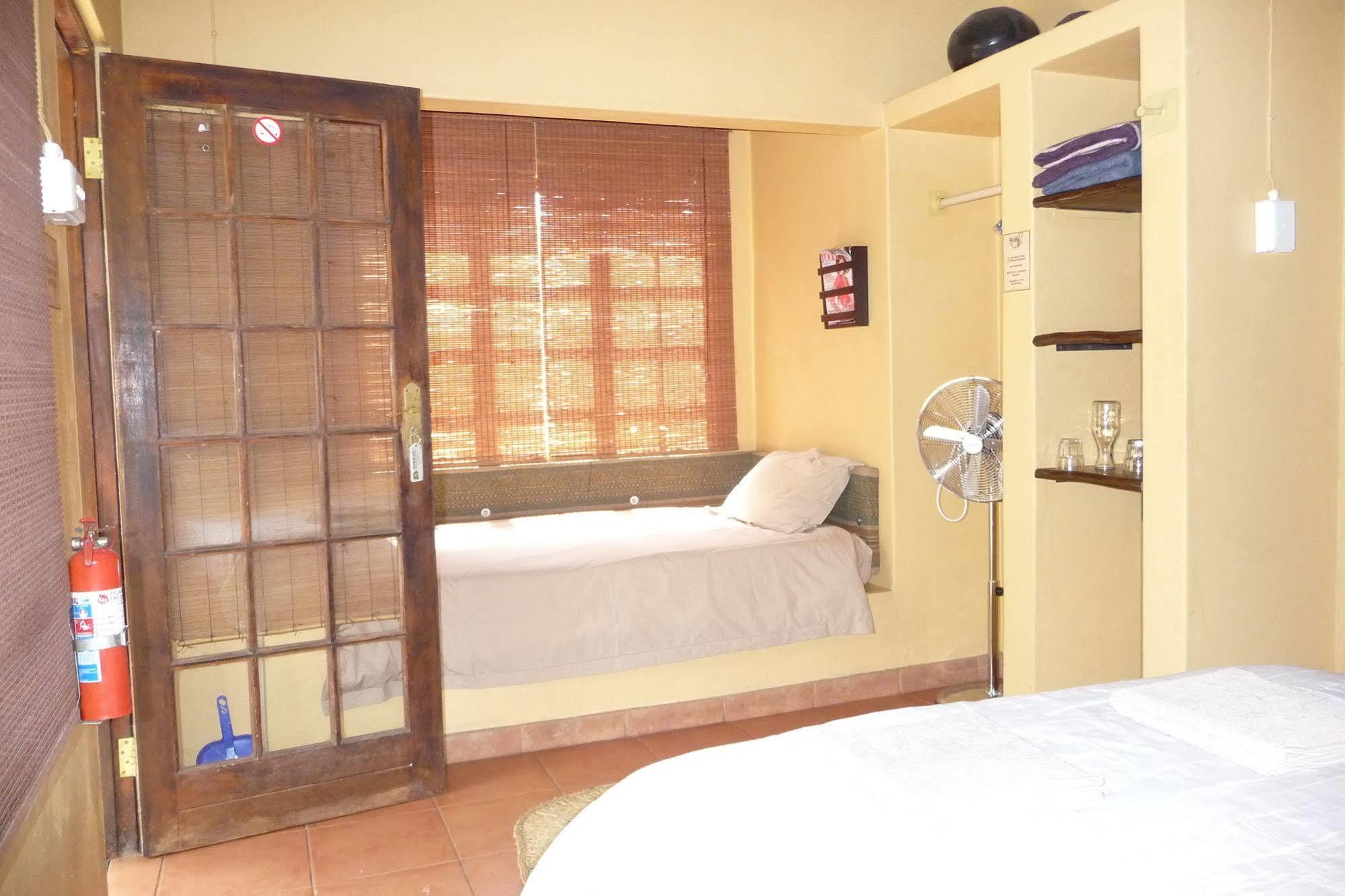 Isinkwe Backpackers Bushcamp Hotel Hluhluwe Exterior photo