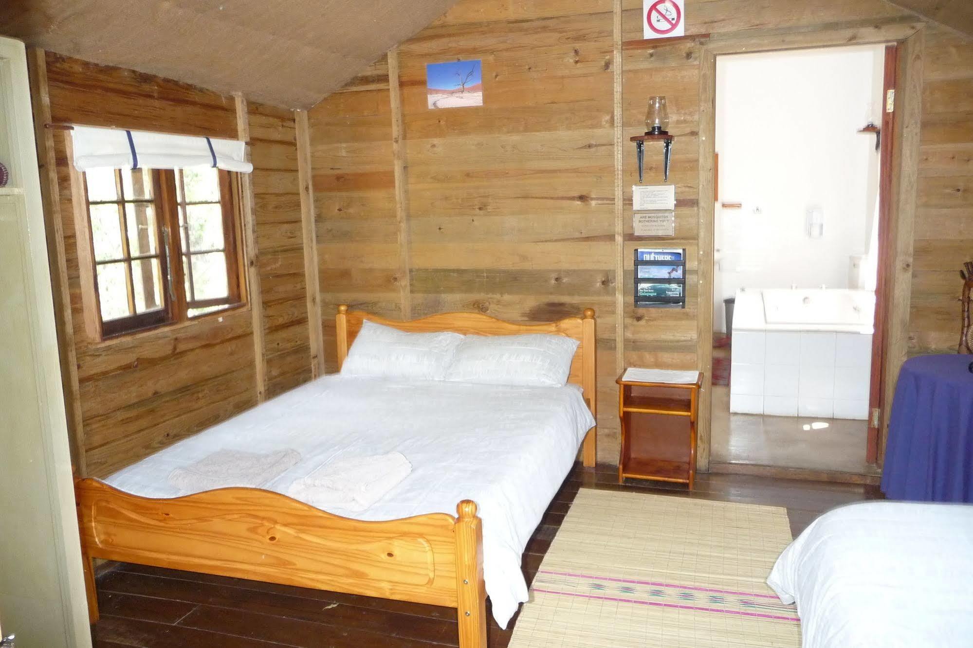 Isinkwe Backpackers Bushcamp Hotel Hluhluwe Exterior photo