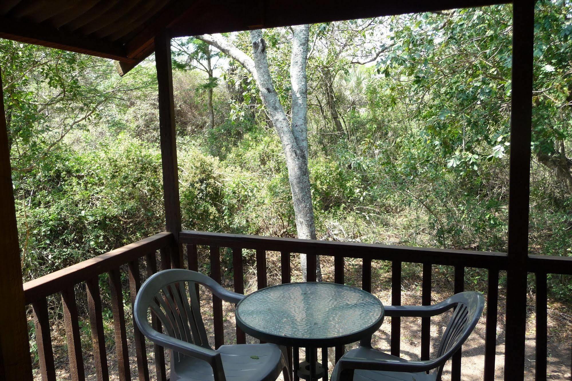 Isinkwe Backpackers Bushcamp Hotel Hluhluwe Exterior photo