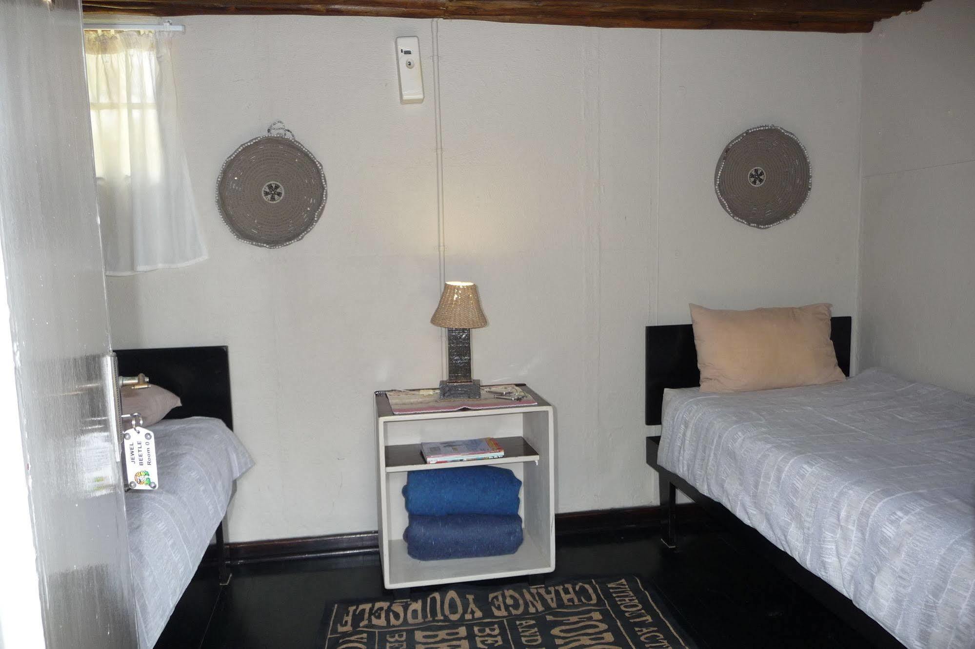 Isinkwe Backpackers Bushcamp Hotel Hluhluwe Exterior photo