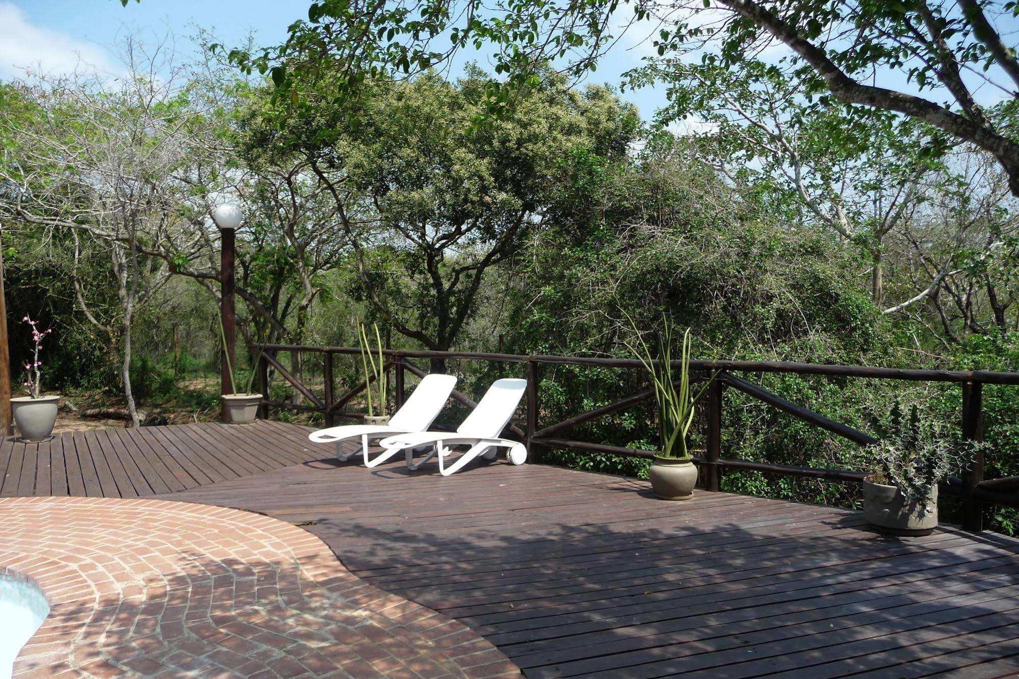 Isinkwe Backpackers Bushcamp Hotel Hluhluwe Exterior photo