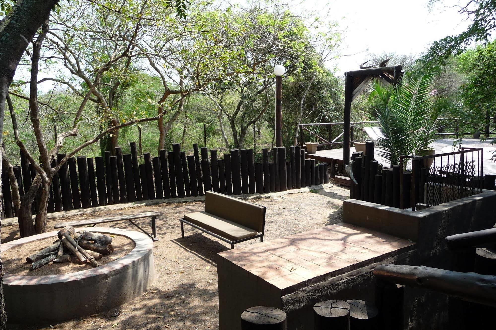 Isinkwe Backpackers Bushcamp Hotel Hluhluwe Exterior photo