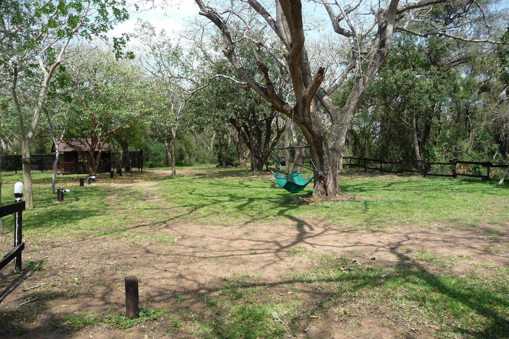 Isinkwe Backpackers Bushcamp Hotel Hluhluwe Exterior photo